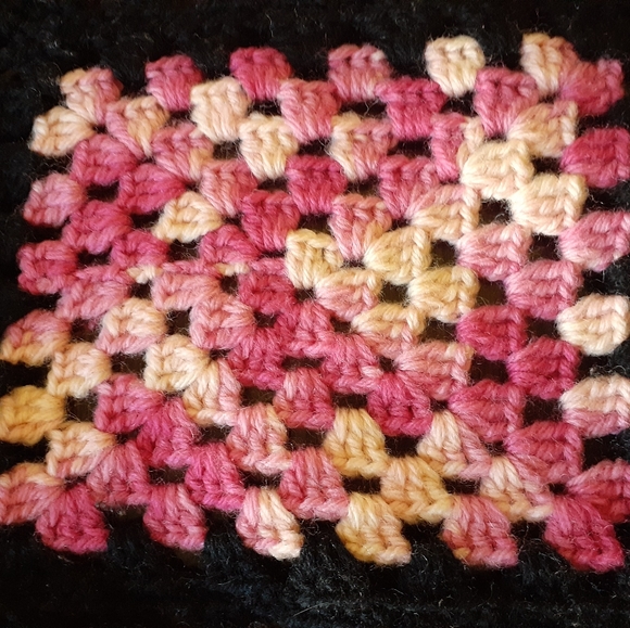 Vintage crochet handmade pink black blanket - Picture 4 of 6